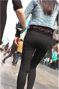 【七天大师原创作品】性感紧身黑裤小MM[1.18G/MP4]