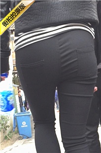 逛古街的黑色紧身裤丰满翘臀小妹[529M/MOV]