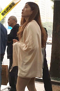 等公交车的超短裙长发肉丝漂亮美眉[236M/MOV]