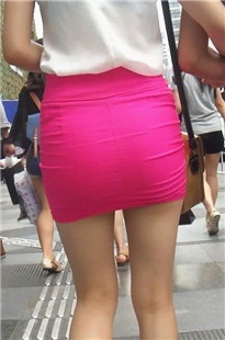 紧绷的粉色包臀裙美眉[172M/MP4]