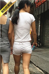 白色紧身热裤美眉显内痕[197M/MOV]