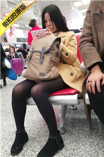 4K-高铁站候车的黑丝包臀裙女人[1G/MP4]