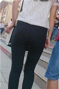 黑裤美眉的紧臀[90M/MP4]