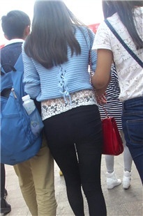 打底裤宽臀美少女[518M/MP4]