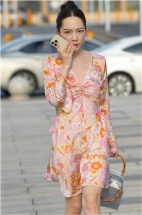 街头巧遇美腿娇萋3A6877[1.11G]