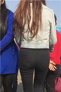 极品长腿美臀黑色紧身铅笔裤美眉[341M/MOV]