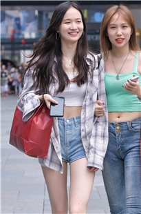 爱了爱了，这个热裤小姐姐爱了3A2608[169M]