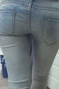 超市买榴莲的紧臀牛仔裤MM[213M/MTS]