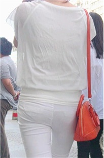 学生模样的白裤MM [165M/MP4]