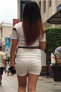 白色热裤妹子，PP滚圆滚圆的[461M/MOV]