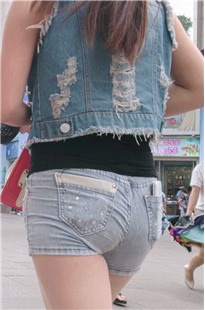 妹妹，裤子后面别手机会影响臀部发育的[242M/MP4]