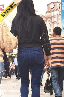 长发牛仔裤圆润翘臀年轻妹子[219M/MP4]