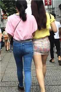 花色包臀性感小MM[385M/MOV]