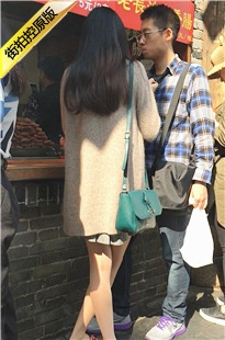 排队买饭的极品肉丝MT妹子两腿夹得好紧[285M/MOV]