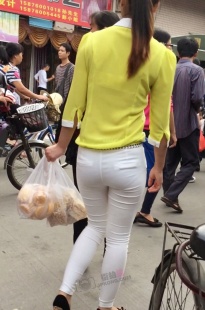 逛菜市场的黄衣白裤紧臀MM[465M/MOV]