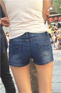 极品风sao热裤深沟金三角美MM[1.55G/AVI]