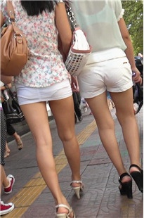 极品白色超短齐B包臀裙美眉[250M/MTS]