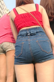 超级性感美女MM的细腰丰臀好诱人[167M/MP4]