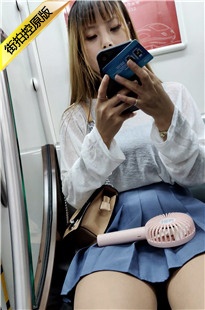 4K-地铁上的丝袜美腿美女[852M/MP4]