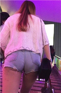 超短热裤妹子，PG蛋儿都显现了[186M/MOV]