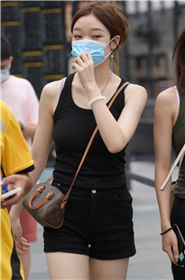 白皙美腿女生3A5828[2.05G]