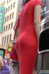 红色长裙套装美妇，丁字裤无内痕[705M/MP4]