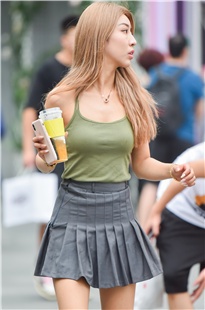 性感长腿百褶裙美眉3A2070[218M]