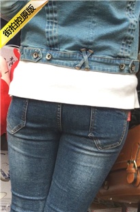 买东西的紧身蓝色牛仔裤美眉[1.09G/MOV]