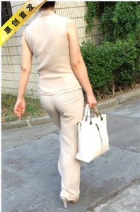 【NO3原创作品】丰满白色职业裤紧身大翘臀下车[MP4/369MB]