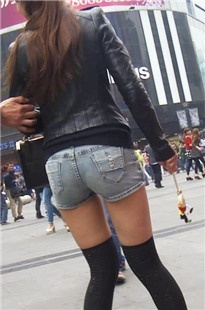 穿着时尚的saosao热裤小翘臀美眉[347M/MP4]