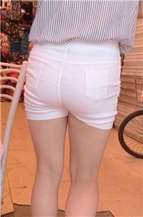 紧绷大屁屁热裤美眉[279M/MP4]