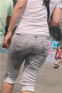 灰牛紧臀妹子，PP好吸引人啊[218M/MP4]