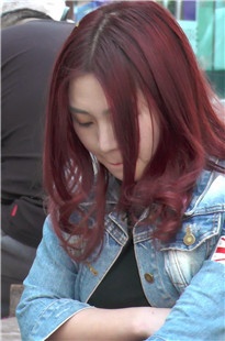 【七天原创作品】性感丰腴紧身皮裤美女[1.23G/MP4]