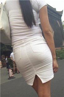 极品上凸后翘透视上衣牛仔包臀裙丰满翘臀美妇[300M/MP4]