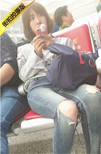 4K-街拍破洞牛仔裤极品睡美人[562M/MP4]