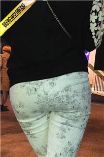 傍晚花裤美眉的美臀[1.06G/MOV]