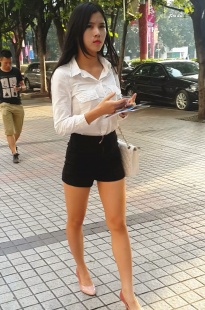 热裤美女腿真的是很美[9P]