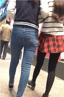 高挑紧牛包臀少女[478M/M2TS]