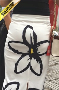 街拍白色长裙翘臀美眉[348M/MOV]