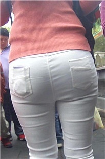 超长跟拍丰满大PG紧身白裤内痕妹妹好多肉肉呀[538M/MP4]