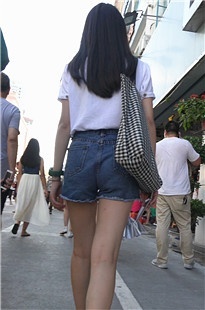 街拍靓丽热裤MT少女[399M/MP4]
