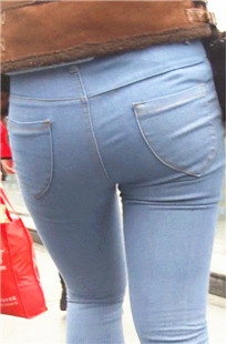 饱满圆润的翘臀[323M/MP4]