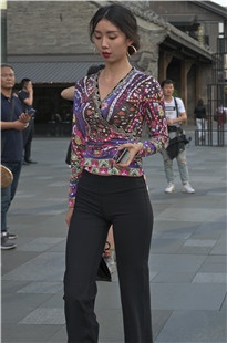 美女的身材紧紧的3A520[697M]