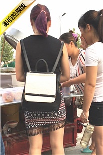 两个紧绷包臀短裙肉丝白腿美眉[385M/MOV]