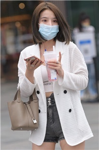 凸凸鼓鼓三角区，热裤女生3A7072[1.88G]