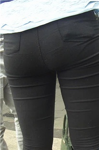 黑裤饱满MM，就是紧翘圆润[229M/MP4]