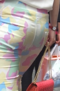 花裤美女性感的三角区[272M/MP4]