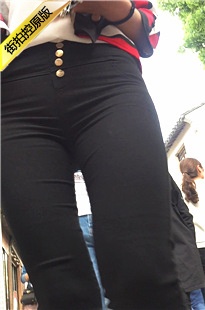 极品黑色紧身裤美眉，全程锁定前三角区[753M/MOV]