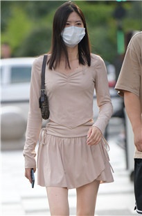 爱穿拖鞋的美腿少fu3A5786[2.36G]