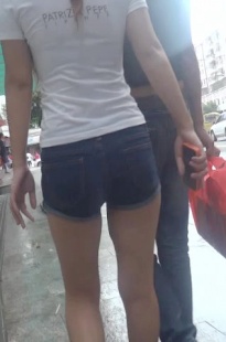 白上衣牛仔热裤MM [83.3M/MP4]